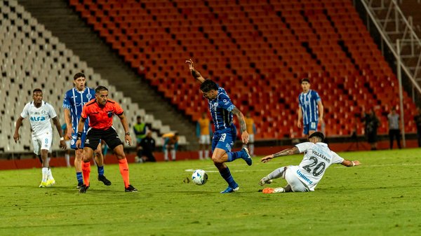 What are the most effective strategies for training endurance in long-distance runners?